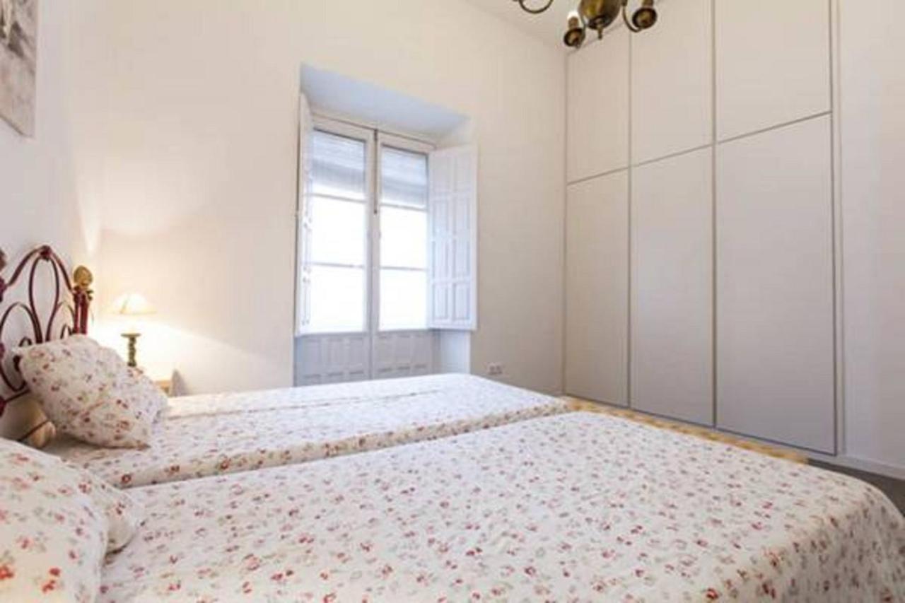 Apartamentos Rg Arenal Seville Phòng bức ảnh