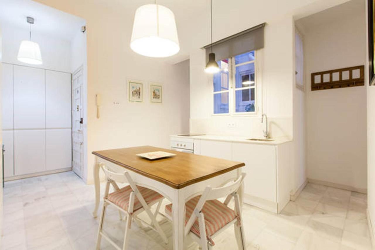 Apartamentos Rg Arenal Seville Phòng bức ảnh