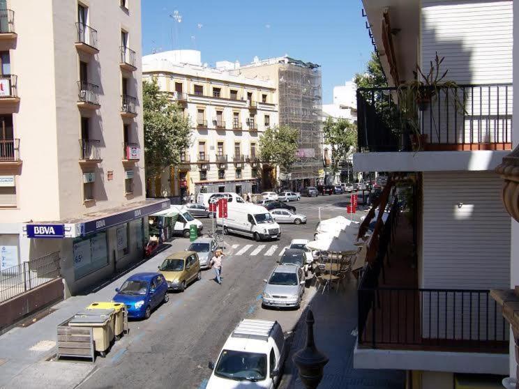 Apartamentos Rg Arenal Seville Phòng bức ảnh